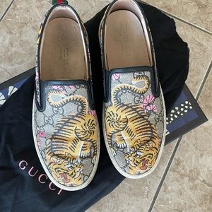Authentic GUCCI slip on sneakers size 35t size 6